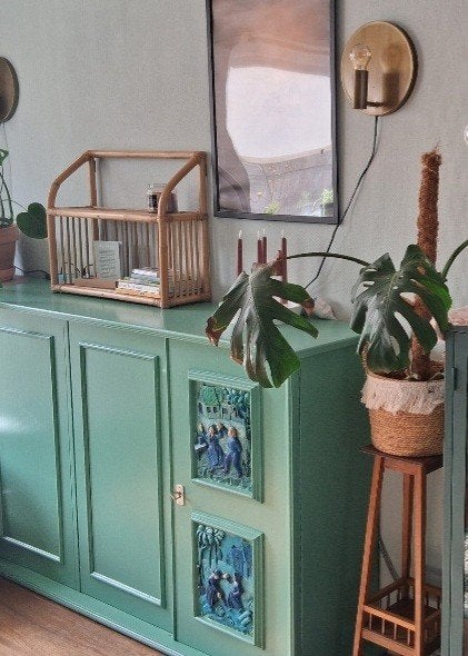 Vintage dressoir met houtsnijwerk in deuren, Ophalen, Vintage bohemian, 150 tot 200 cm, 25 tot 50 cm