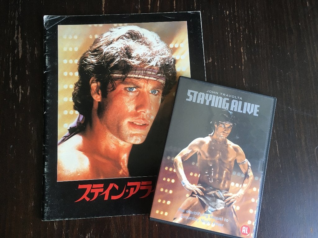 staying alive 1983 DVD + japans programma brochure, Ophalen of Verzenden, Overige typen