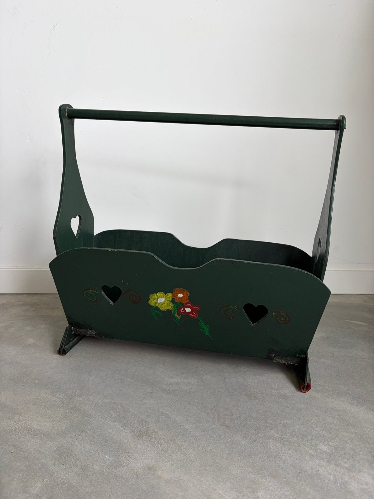 Vintage houten lectuurbak groen met hartjes en bloemen, Ophalen of Verzenden, Gebruikt