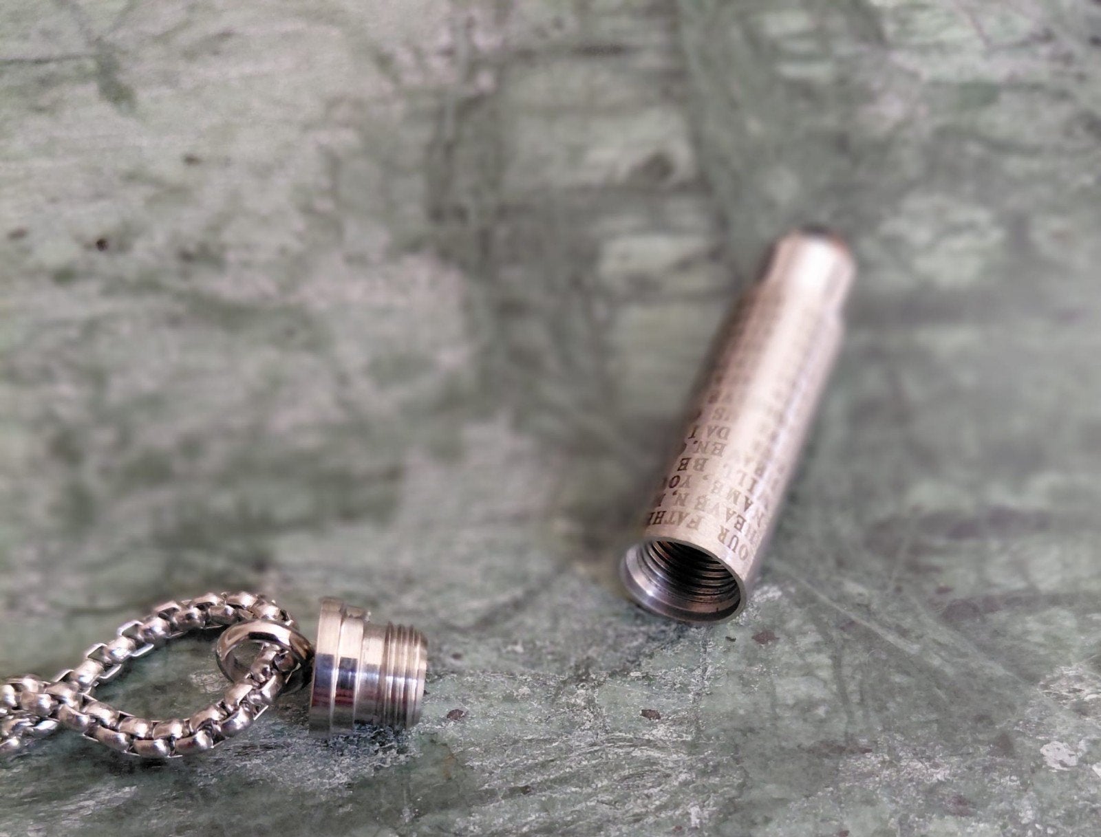 Nieuw RVS Gedenksieraad - Assieraad Kogel Hanger, Sieraden, Tassen en Uiterlijk, Nieuw, Ophalen of Verzenden, Zilver, Overige materialen