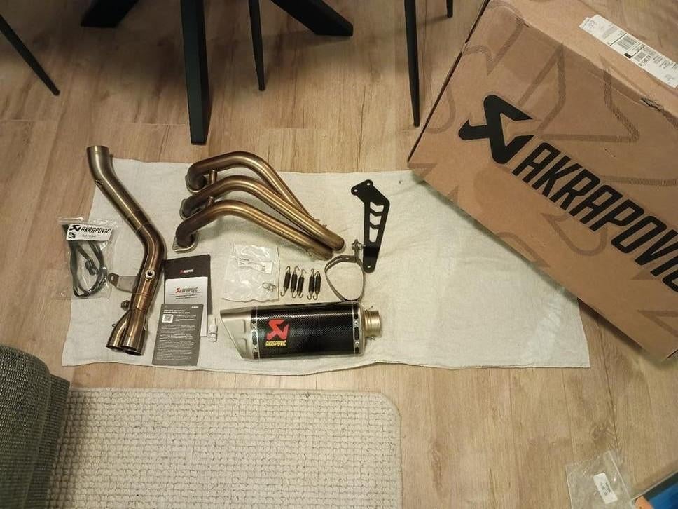 Praktisch nieuwe Akrapovic uitlaat MT-09, Ophalen, Gebruikt