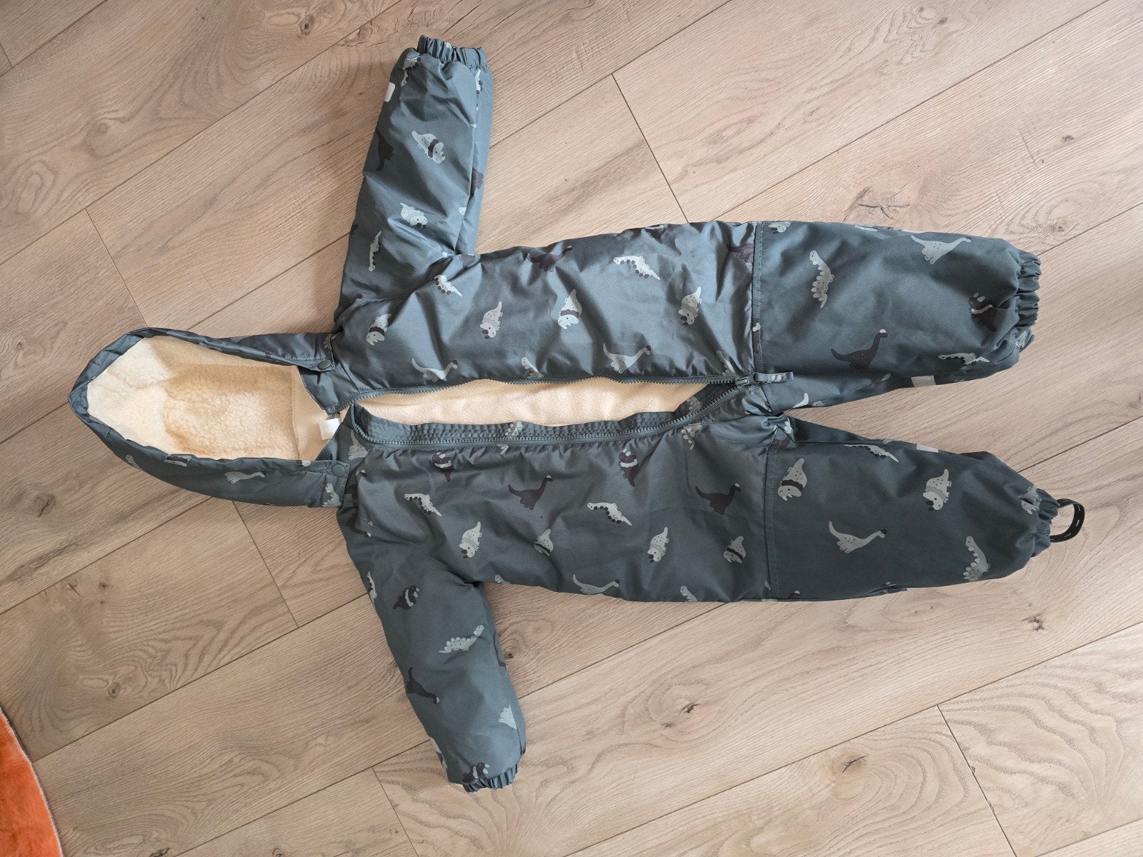 H&M Skipak / Sneeuwpak met Dino's – Maat 92 – Gevoerd, Ophalen of Verzenden, Zo goed als nieuw, Jongetje of Meisje