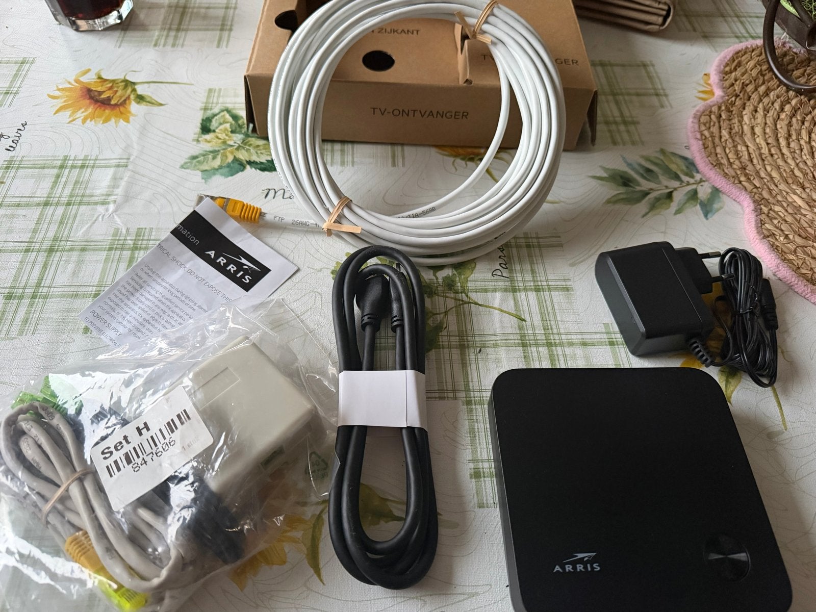 Arris VIP5202 KPN TV-ontvanger met accessoires nieuw, 50 Hz, Zo goed als nieuw, 100 cm of meer, Ophalen