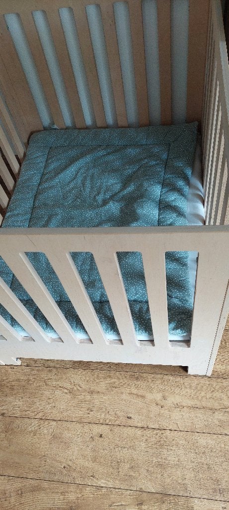 Lichtbruine houten box met lade (incl. matras en boxkleed), Ophalen, Gebruikt, Rechthoekig, In hoogte verstelbaar
