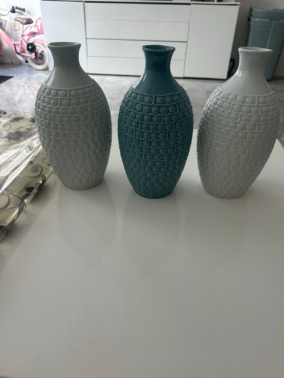 Set van 3 decoratieve vazen in blauw tinten kleuren, Antiek en Kunst, Antiek | Vazen, Ophalen of Verzenden
