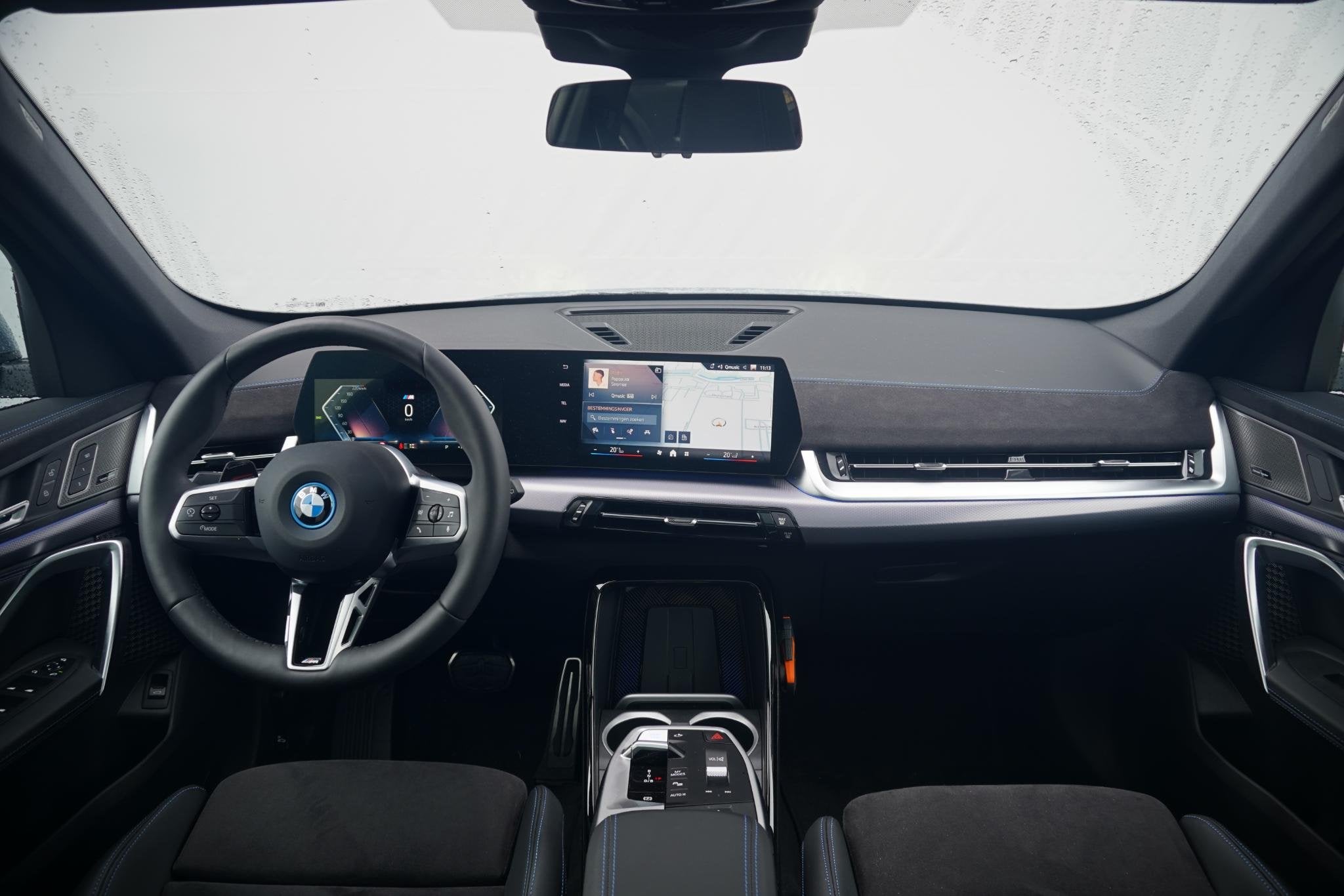 BMW iX1 eDrive20 | M Sportpakket | Panoramadak | Harman-Kard, Auto's, 514 km, Met garantie (alle), Elektrische stoelverstelling