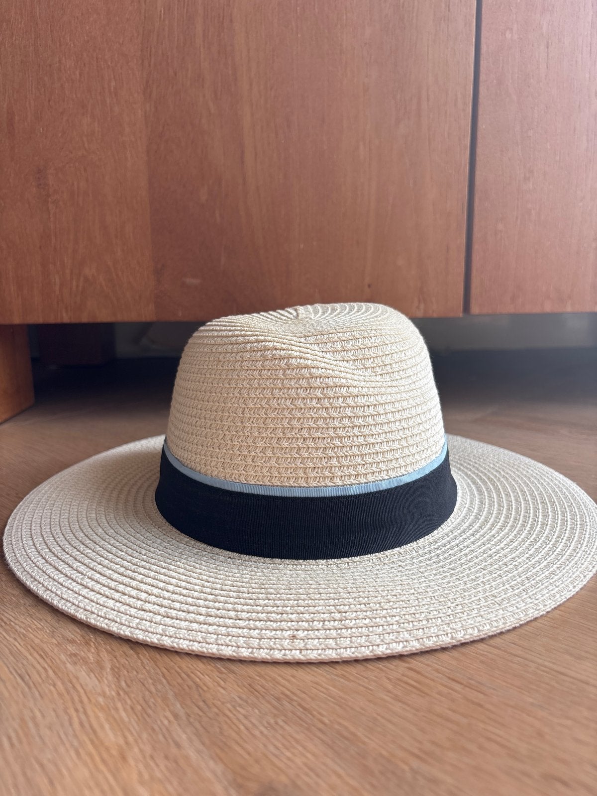Stijlvolle Strohoed met Brede Rand - Perfect voor Zomer, Ophalen of Verzenden, Zo goed als nieuw, One size fits all, Hoed
