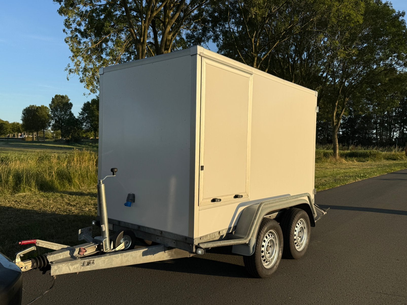 Gesloten aanhanger 2000kg, Ophalen, Gebruikt
