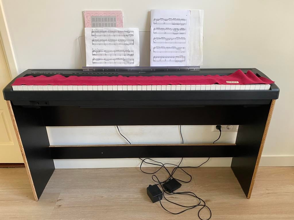 Yamaha digital piano P 85, Muziek en Instrumenten, Piano's, Ophalen, Zo goed als nieuw, Zwart, Piano