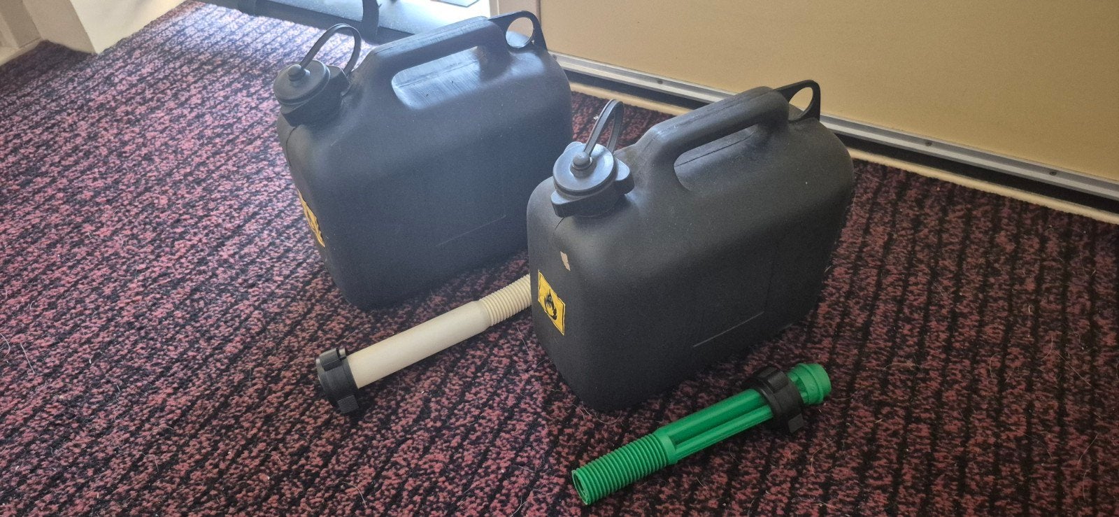 2 jerry cans  van 5 liter, Ophalen
