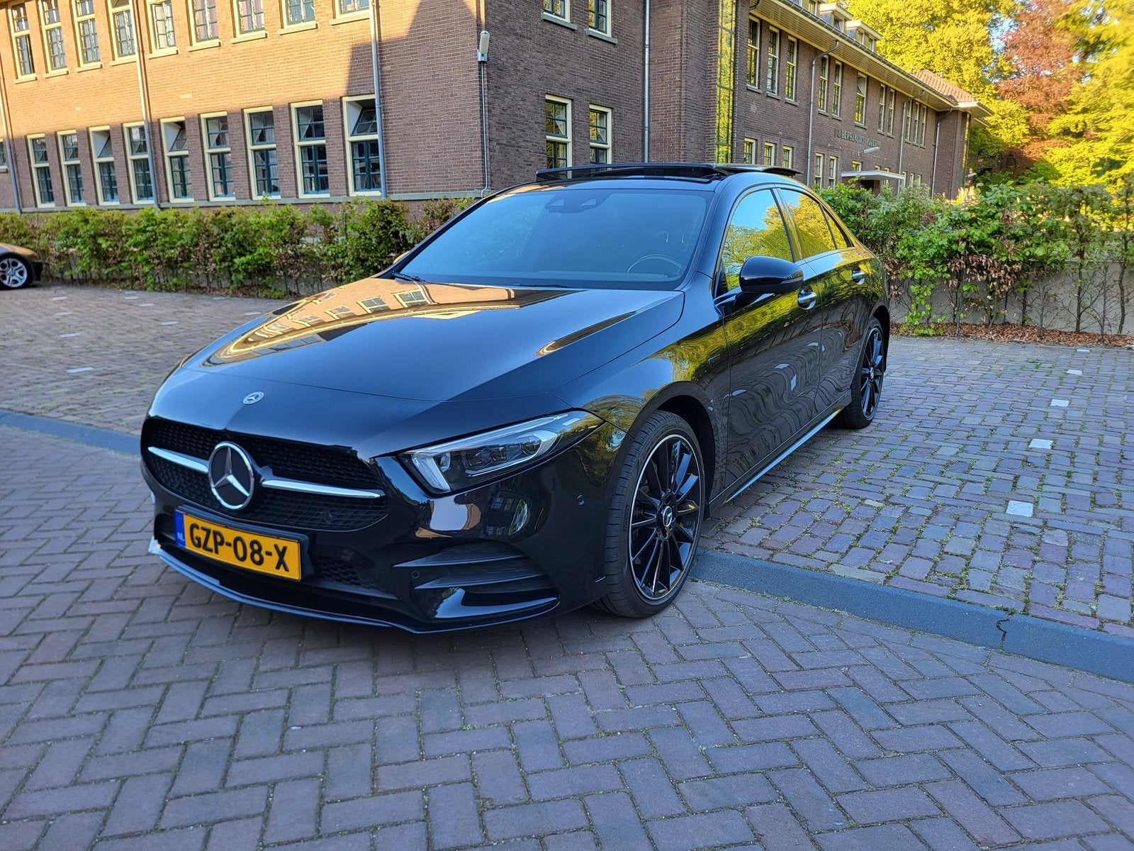 Mercedes A250e limousine garantie,360, pano,memory,dealeronh, Dealer onderhouden, 160 pk, Zwart, Plug-in hybride