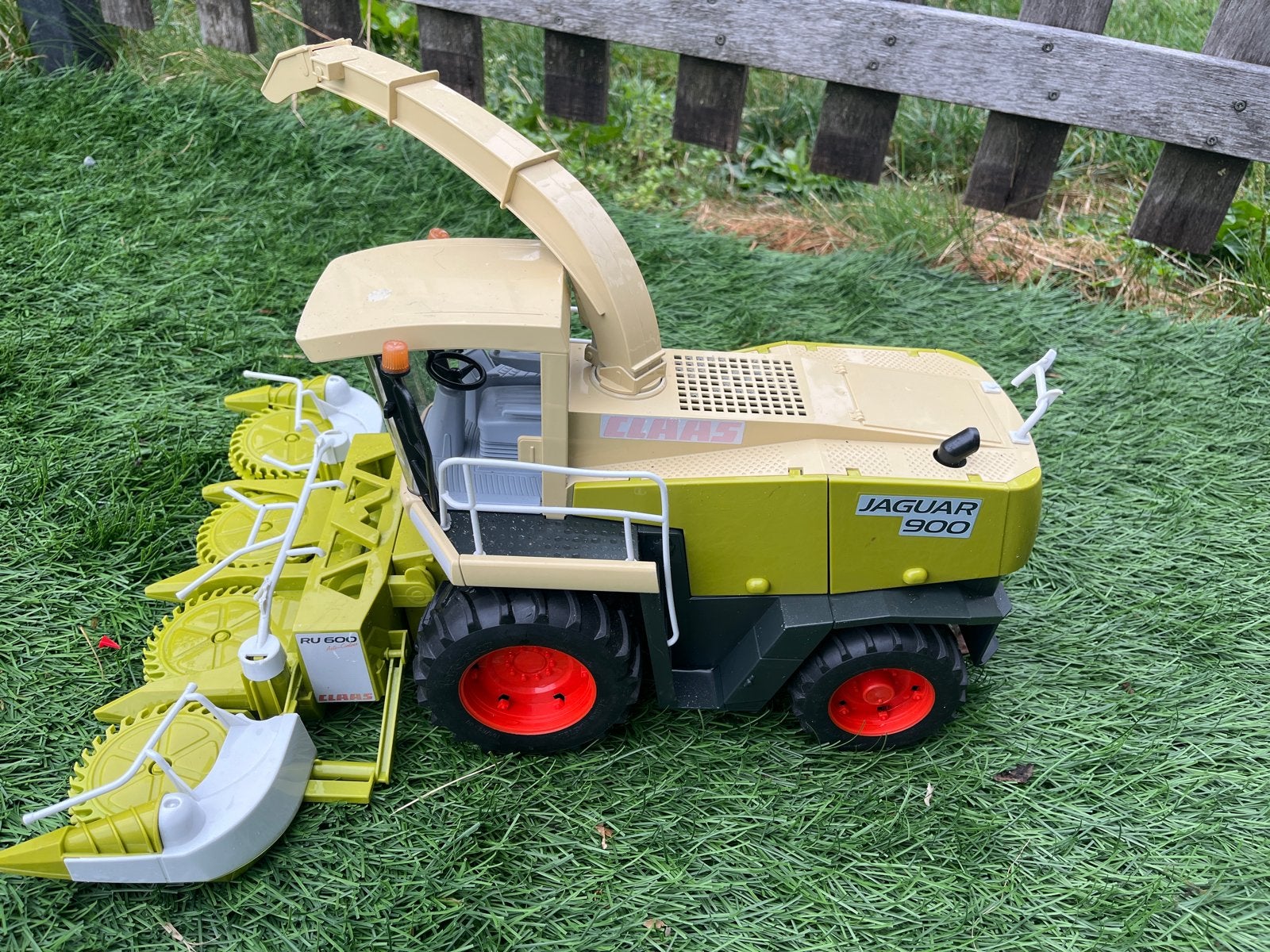 Bruder Claas Jaguar 900 hakselaar - stukje zit los, Kinderen en Baby's, Speelgoed | Speelgoedvoertuigen, Ophalen of Verzenden