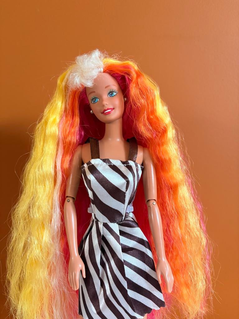 Vintage Barbie pop roze/oranje haar Hula Hair Barbie 93-96, Ophalen of Verzenden, Gebruikt, Fashion Doll