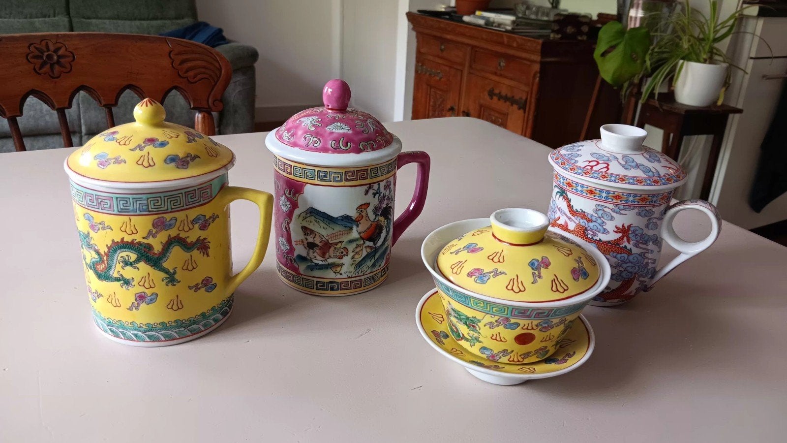 chinese bekers met deksel en theekopje.
Geproducee, Ophalen of Verzenden