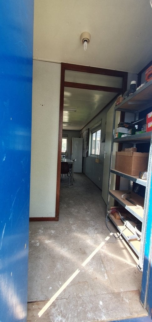 Foto 2 van Bouwkeet 3,00 x 7,25 meter compleet met toilet en keukenblok