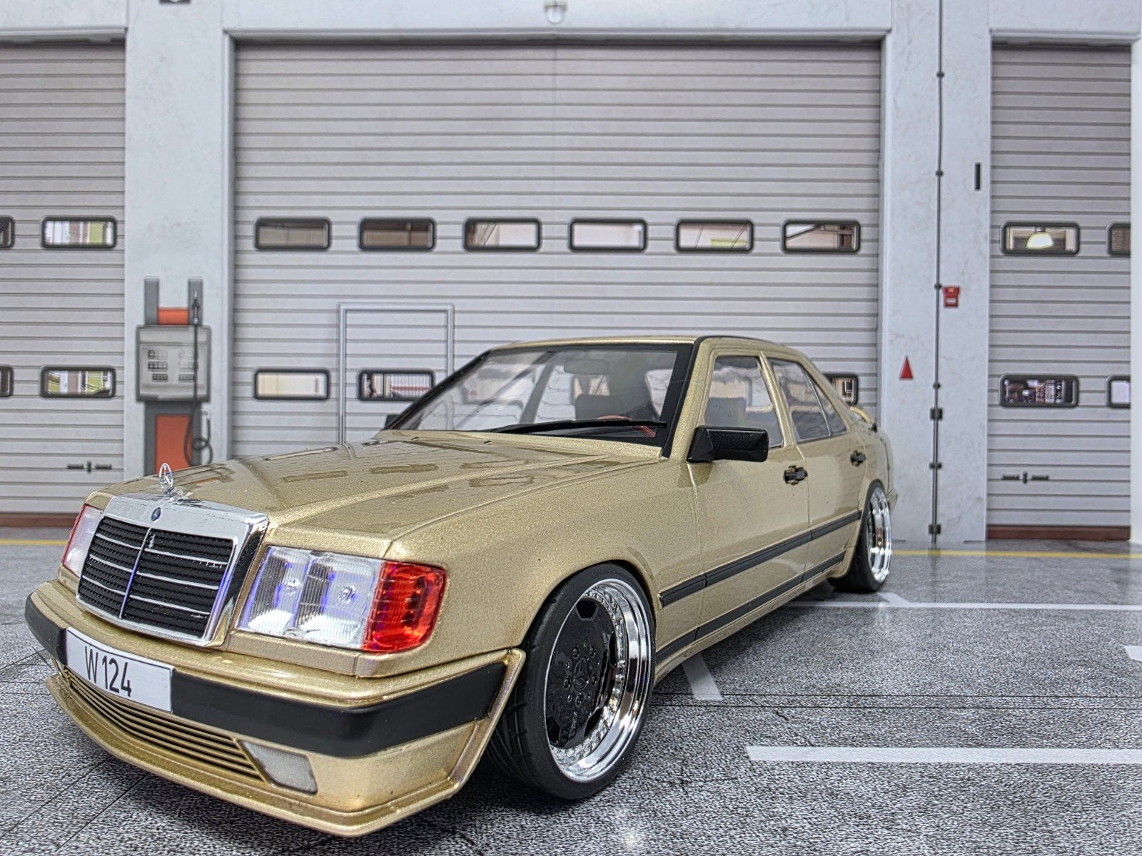 Mercedes W124 Lorinser 1:18 in OVP Verlaagd op BBS Velgen, Ophalen of Verzenden