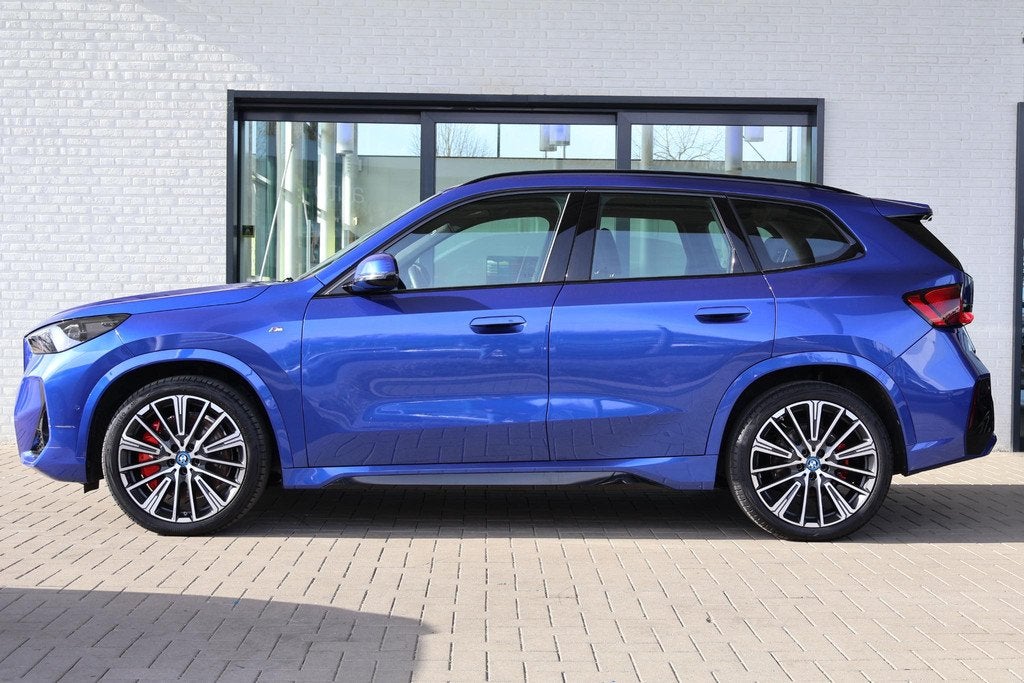 BMW iX1 eDrive20 | M Sportpakket Pro | Panorama Dak | Stoelv, Auto's, BMW, 514 km, Gebruikt, 750 kg, Met garantie (alle)