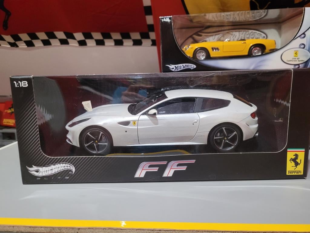 Ferrari FF elite 1:18, Ophalen of Verzenden, Hot Wheels