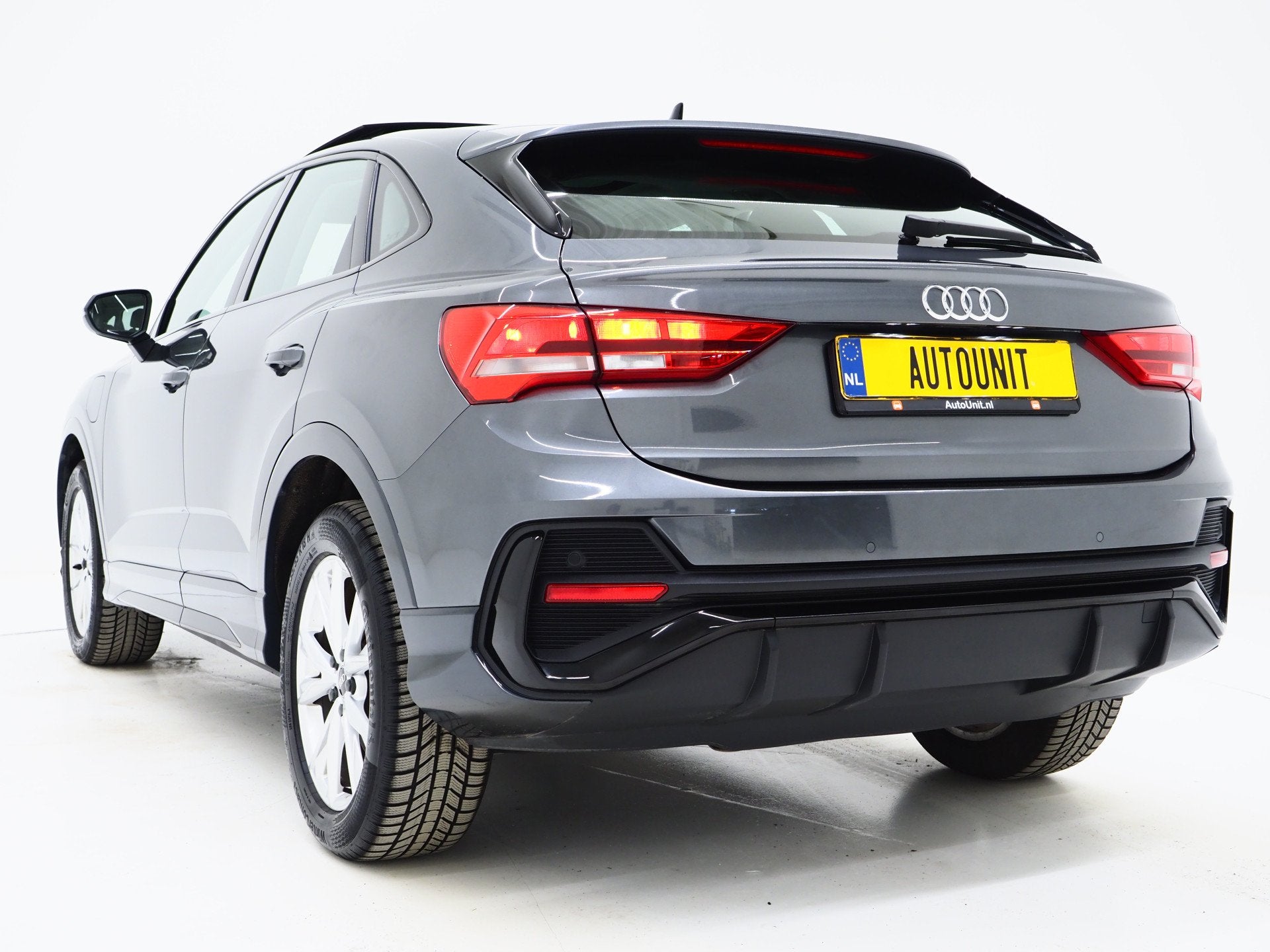 Audi Q3 Sportback 45 TFSI e Edition Full Black | Panoramadak, Gebruikt, Zwart, Hybride Elektrisch/Benzine, Zilver of Grijs