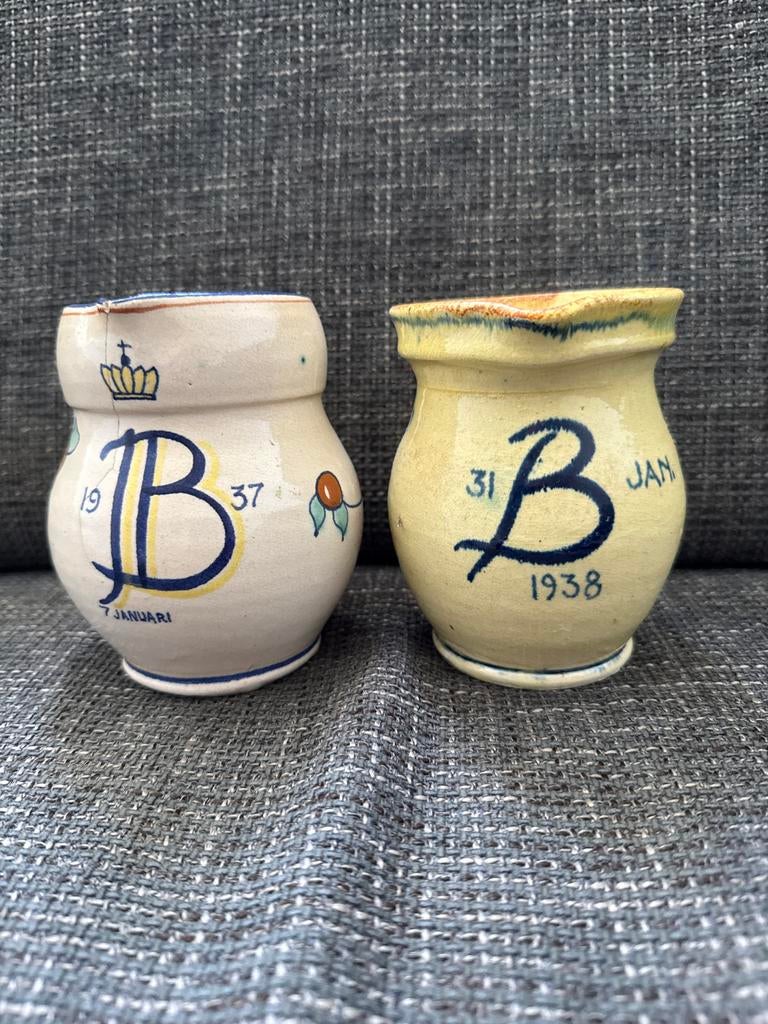 Set van 2 antieke herdenkingskannen 1937 & 1938, Verzamelen, Koninklijk Huis en Royalty, Ophalen of Verzenden, Gebruikt