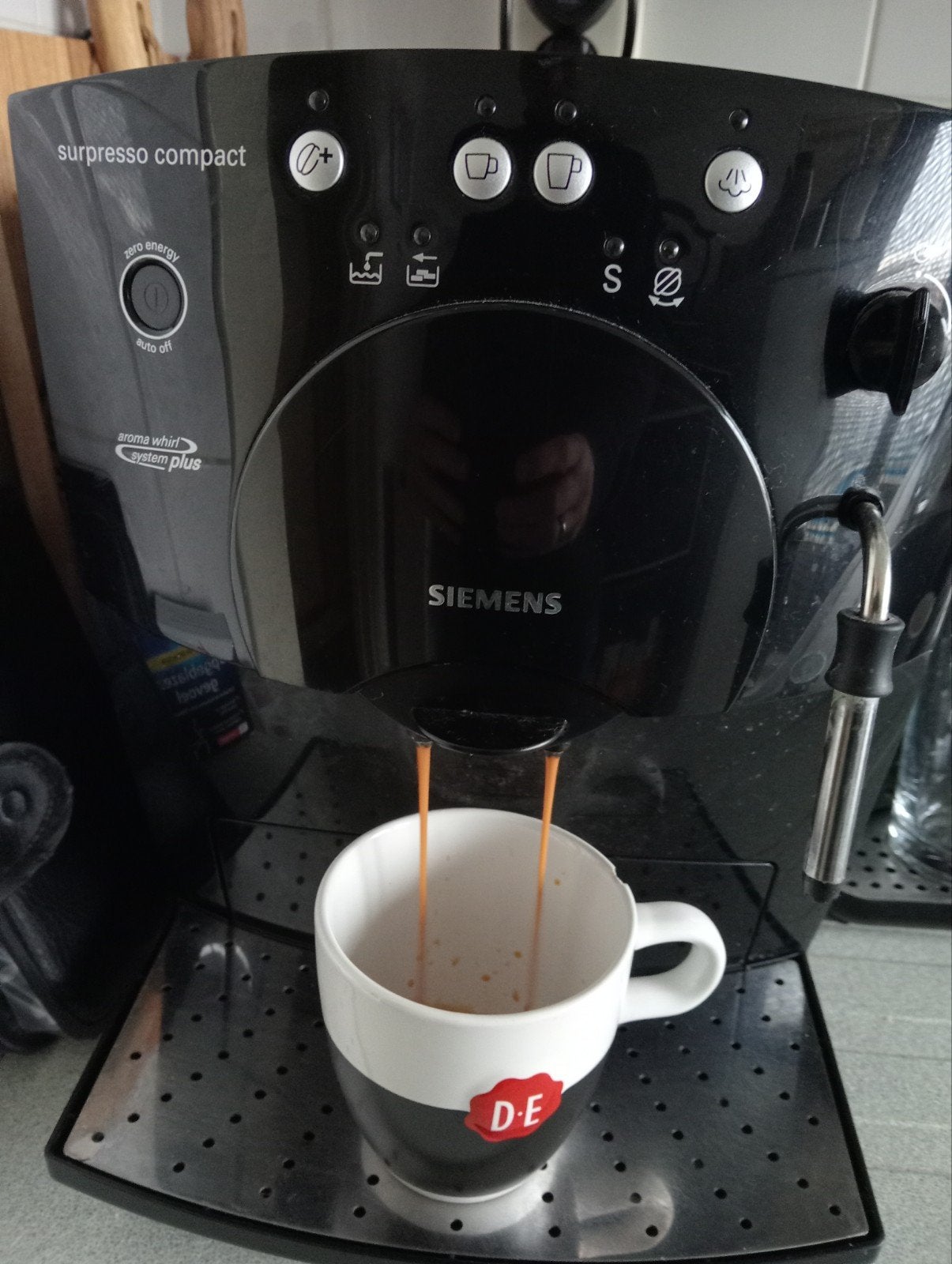 Siemens Surpresso Compact koffiemachine.
In goede staat, Ophalen, Koffiemachine, Koffiebonen, Stoompijpje