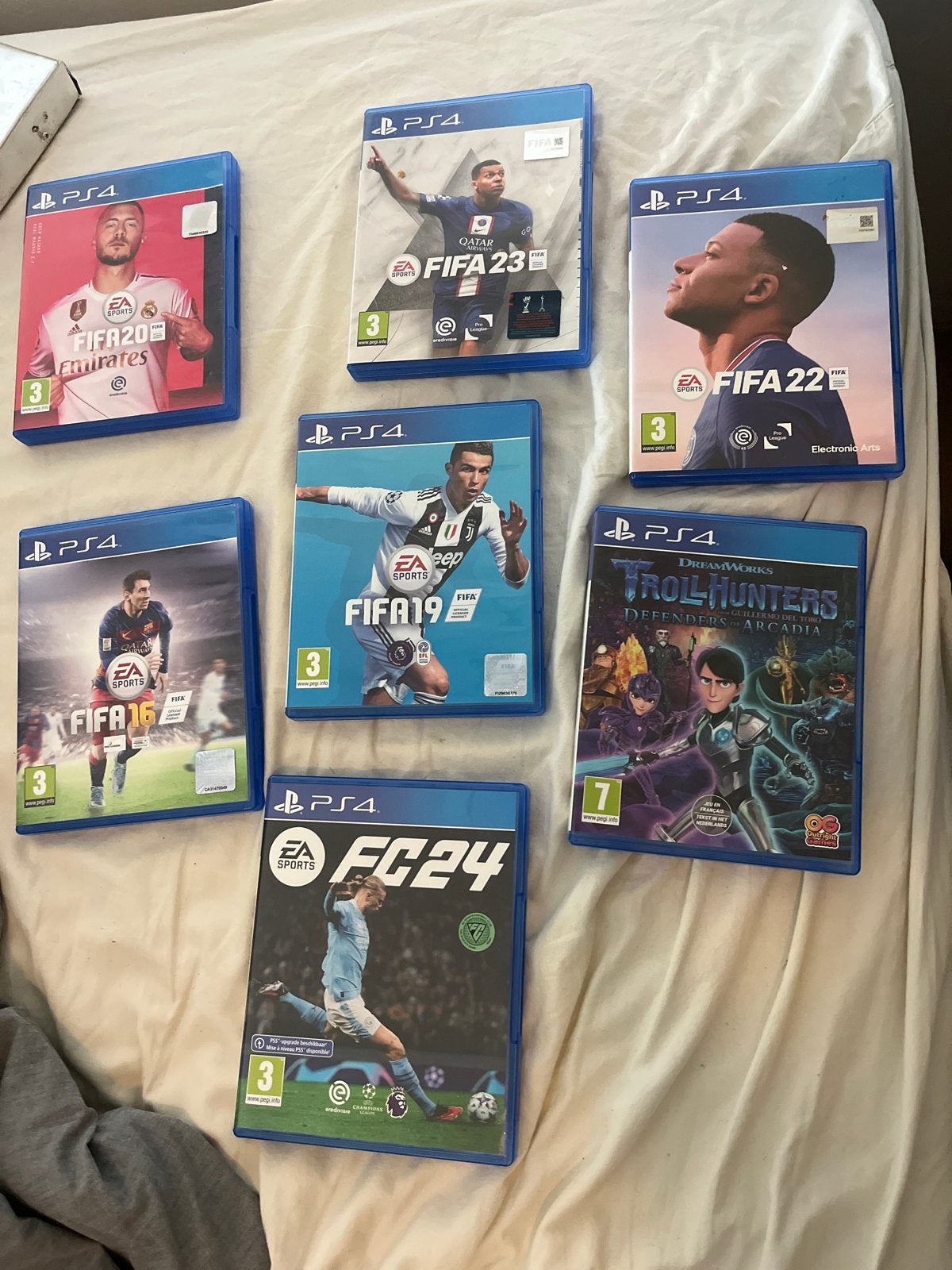 PS4 games - FIFA en Trollhunters (nooit gespeeld), Ophalen, Zo goed als nieuw, Sport, Vanaf 3 jaar