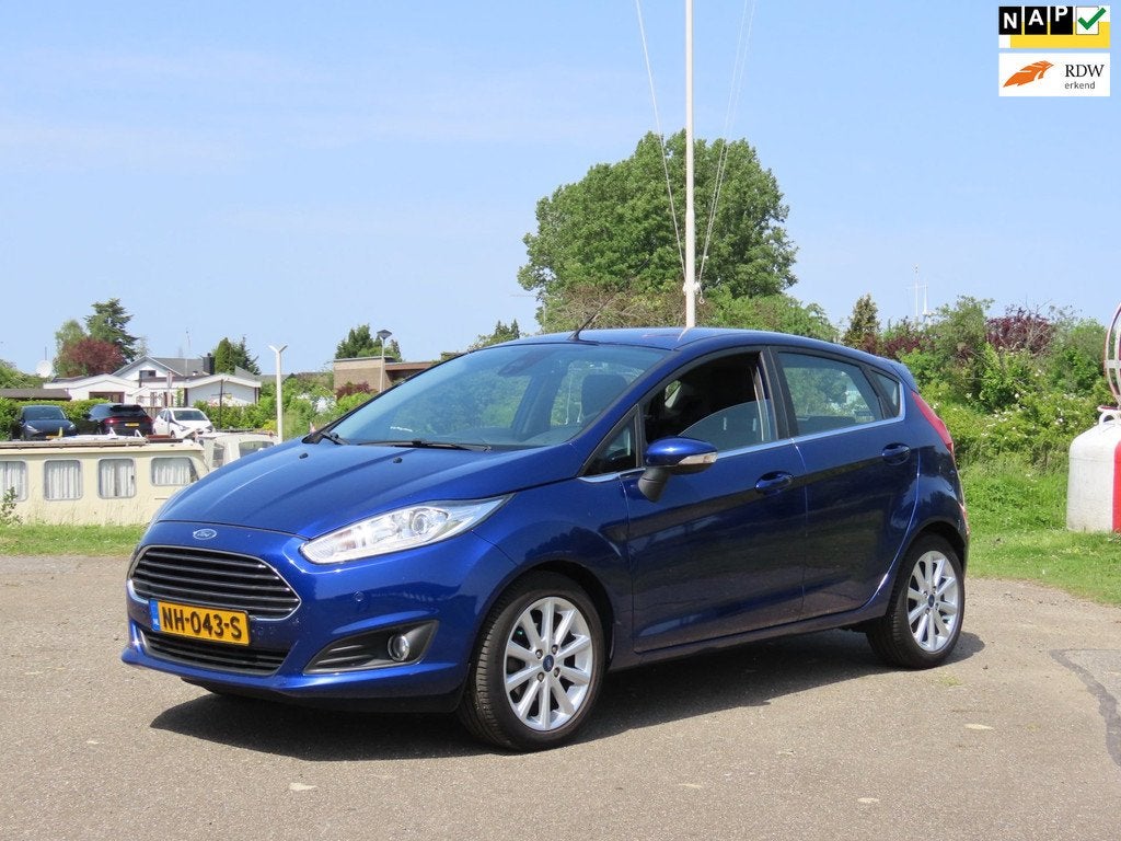 Ford Fiesta 1.0 EcoBoost Titanium *2e EIG ! *Trekhaak *PDC *, Auto's, Voorwielaandrijving, Blauw, 23 km/l, Origineel Nederlands