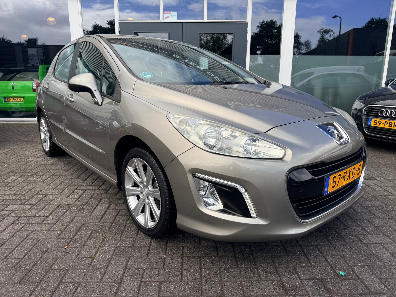 Peugeot 308 1.6i Melbourne/Facelift/Luxe Uitvoering!!!, Auto's, Voorwielaandrijving, 4 cilinders, Origineel Nederlands, Bedrijf