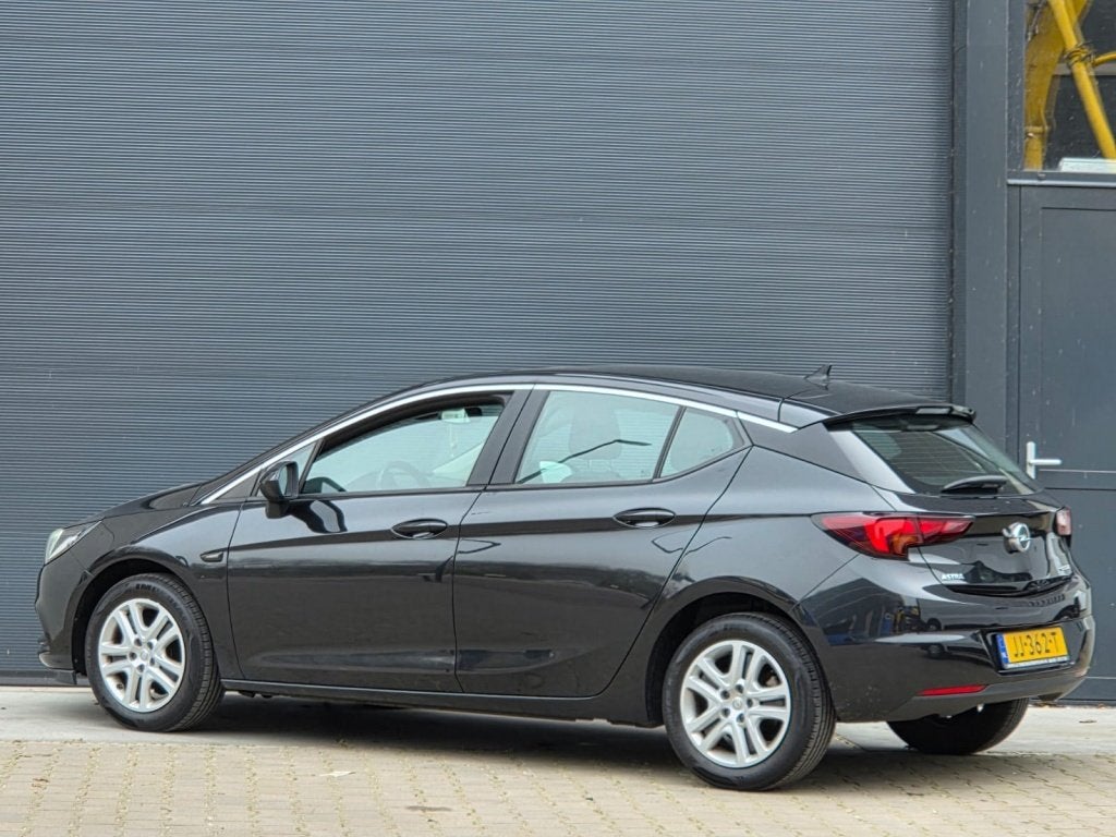 Opel Astra 1.0 Edition nap bomvol optie's apk 04-2027!, Auto's, Opel, Gebruikt, Euro 6, 610 kg, Origineel Nederlands