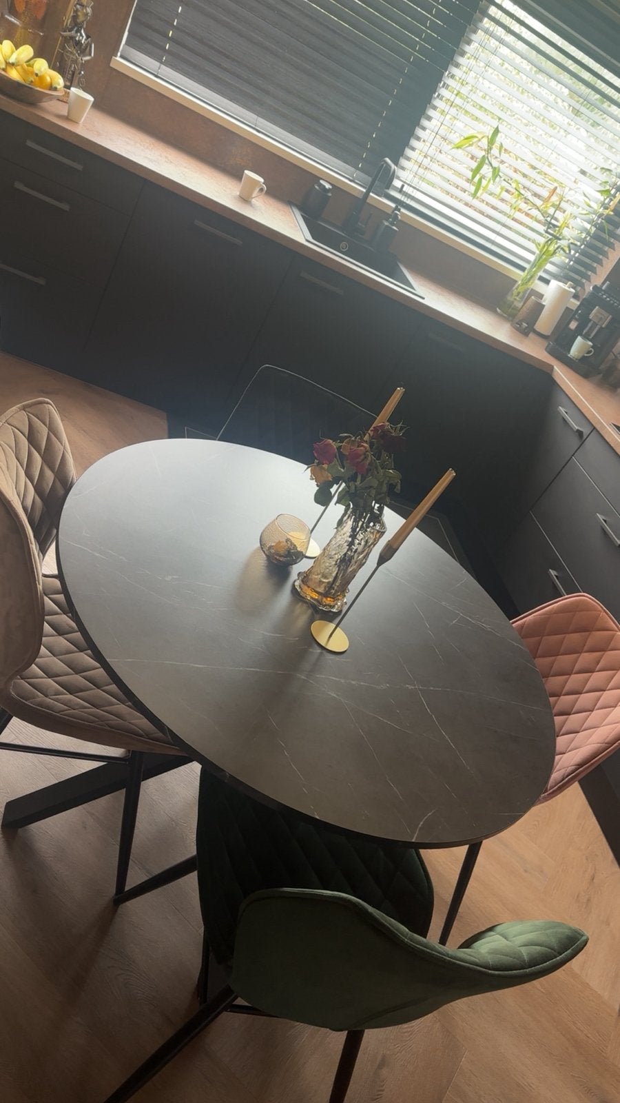 Rond Eattafel met stoelen en Ronde salontafel te koop, Ophalen, Overige materialen, Eettafel, Zo goed als nieuw