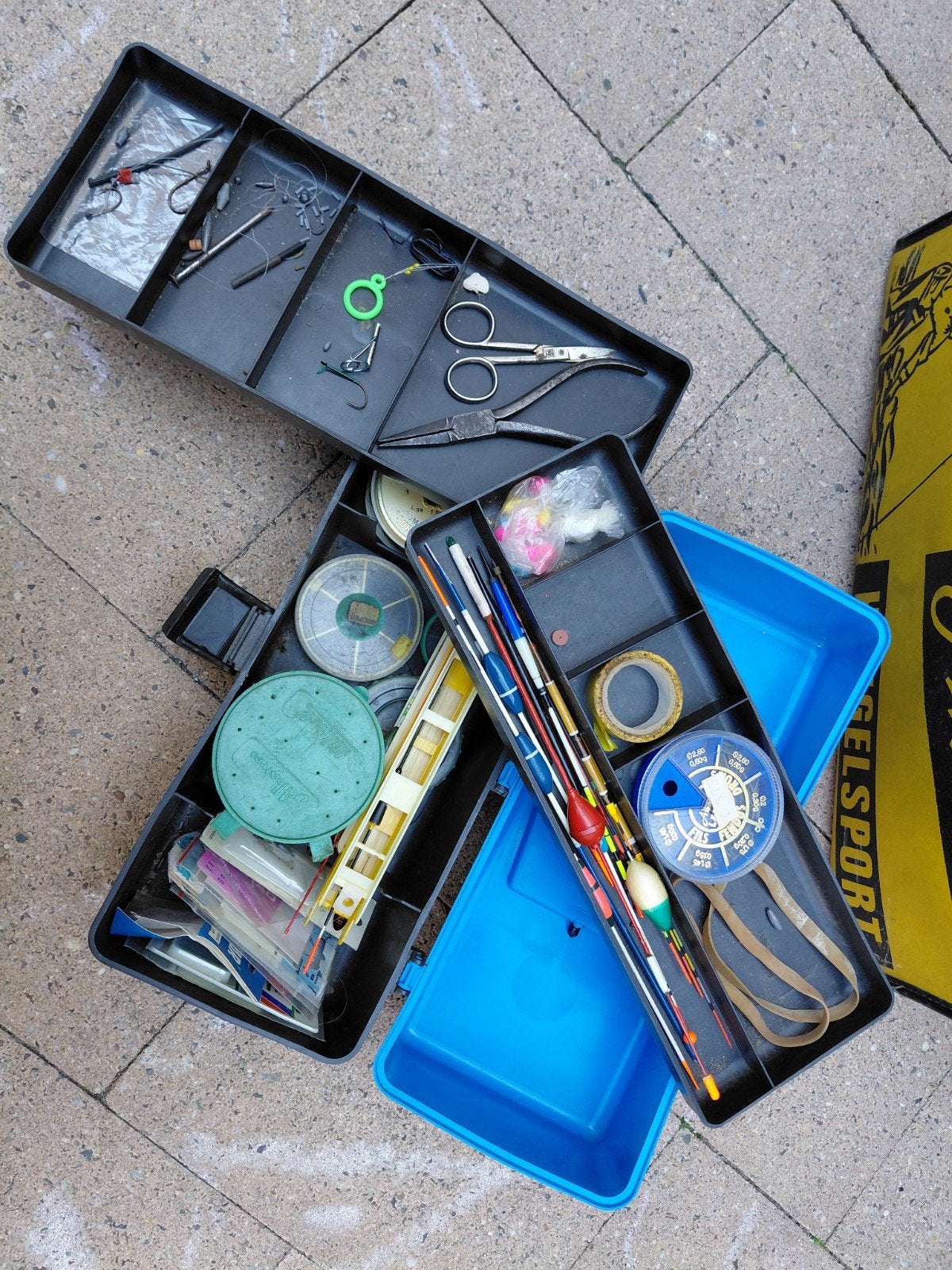 Gevuld viskoffer met toebehoren, Ophalen of Verzenden, Gebruikt, Koffer of Tas