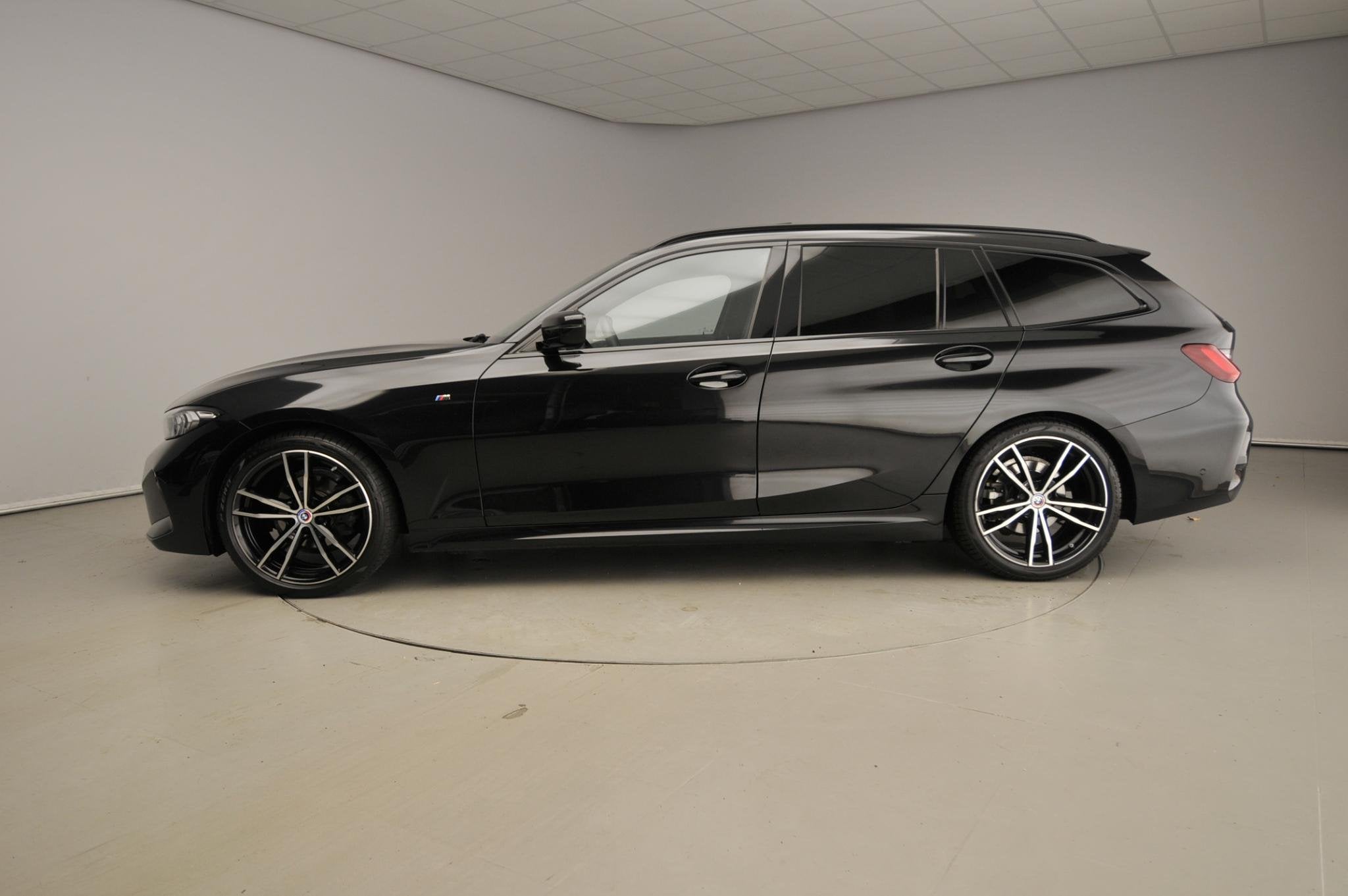BMW 3 Serie Touring 318i | M-Sportpakket | LED | Leder | Nav, Automaat, Gebruikt, Zwart, 3-Serie