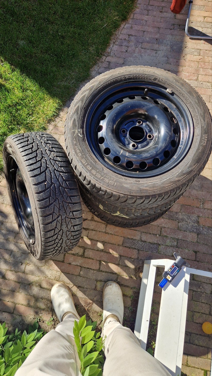 Nokian WR D4 Winterbanden op stalen velgen - 195/65 R15, Ophalen, Gebruikt, 15 inch, Banden en Velgen