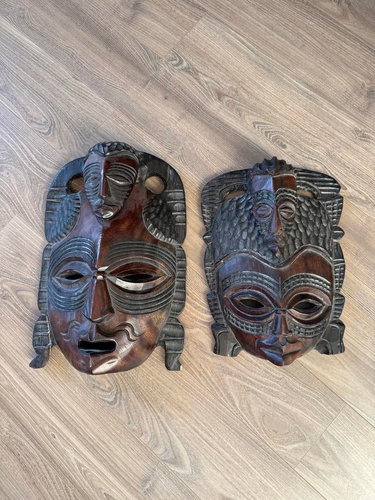 Twee handgesneden Afrikaanse houten maskers, Ophalen of Verzenden