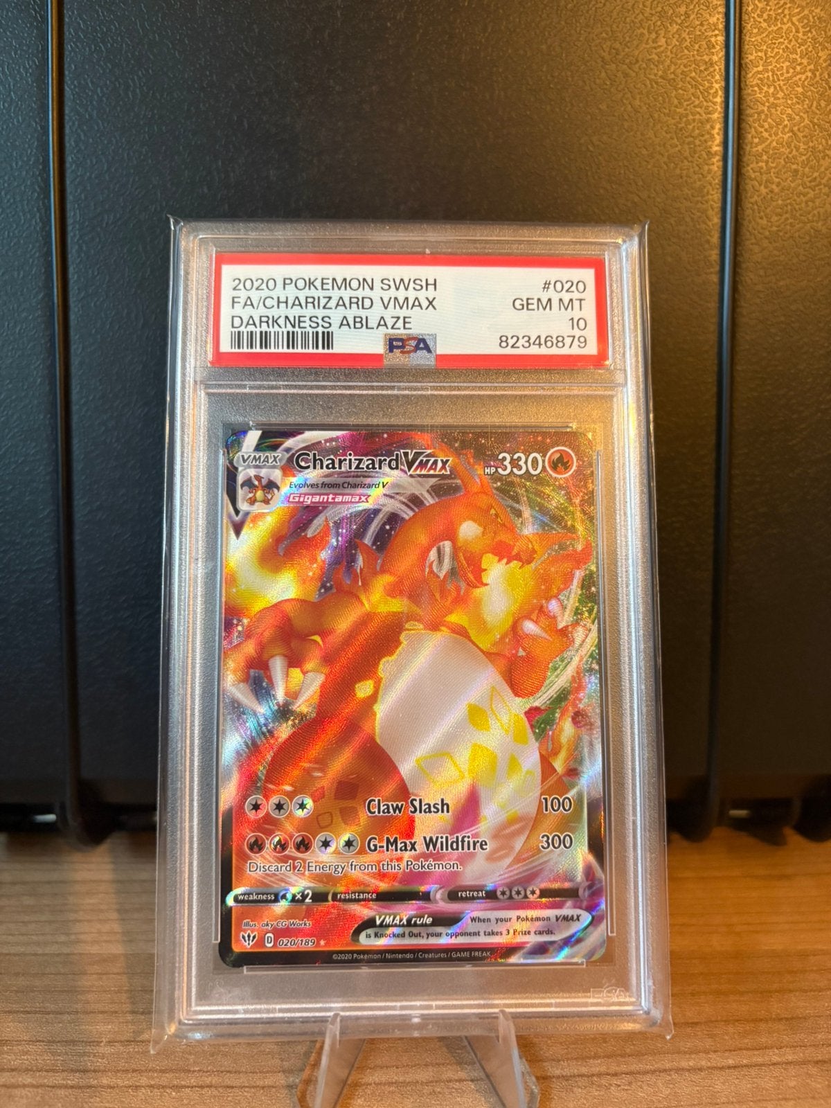 Charizard VMax #020 Darkness Ablaze PSA 10, Ophalen of Verzenden, Zo goed als nieuw