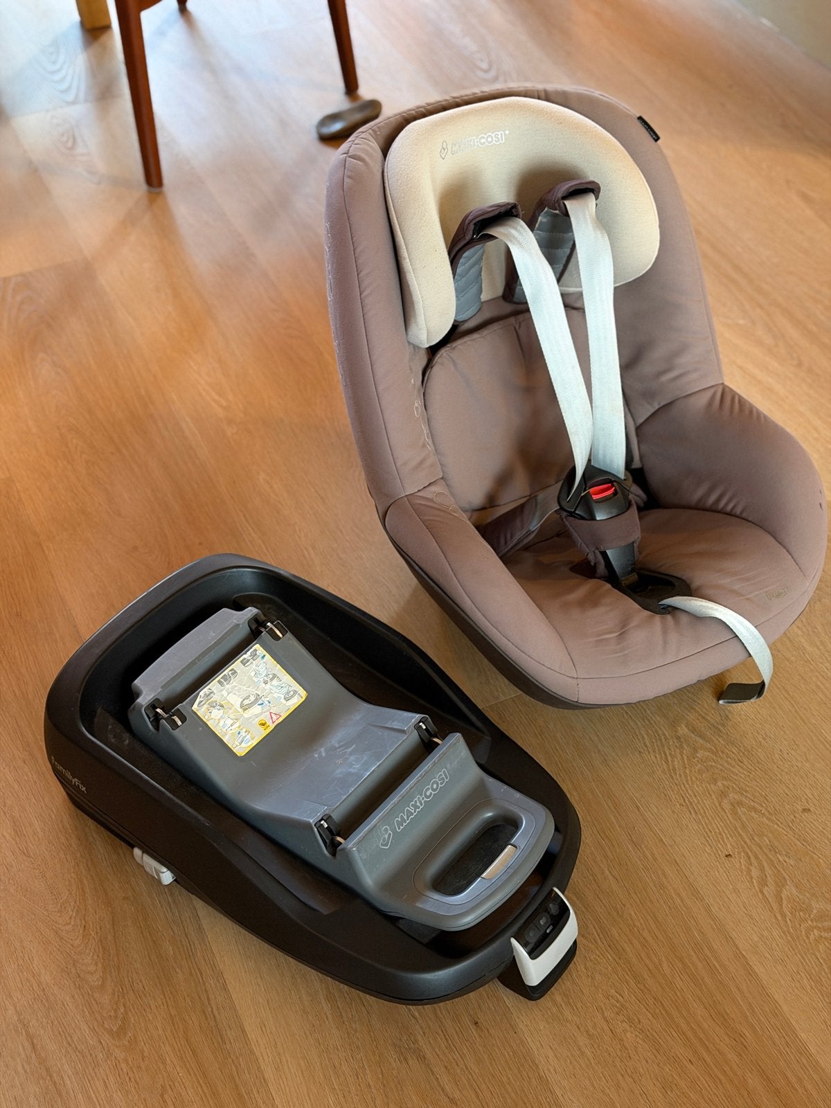 Maxi-Cosi Pearl autostoel met FamilyFix base, Gebruikt, Verstelbare rugleuning, 9 t/m 18 kg, Ophalen of Verzenden