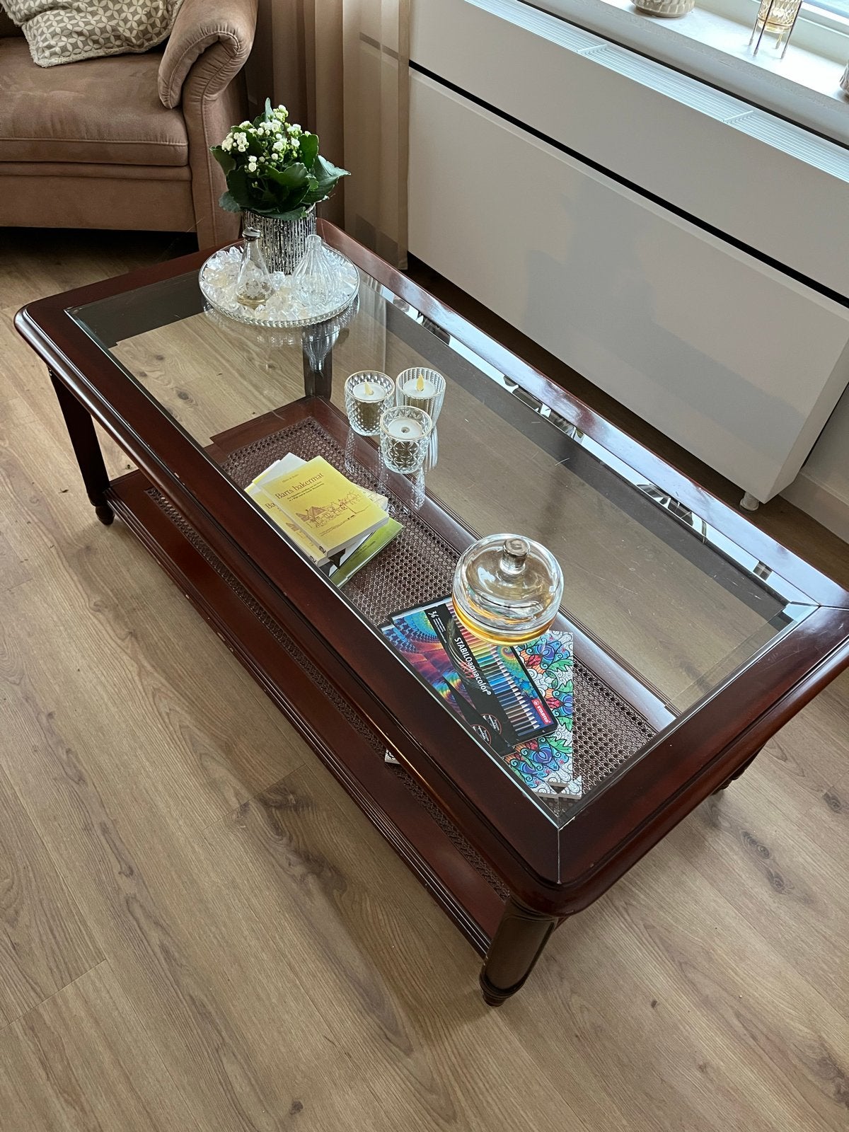 Klassieke salontafel van kersenhout met glasplaat, Huis en Inrichting, Ophalen, 50 – 75, Gebruikt, 100 tot 150 cm