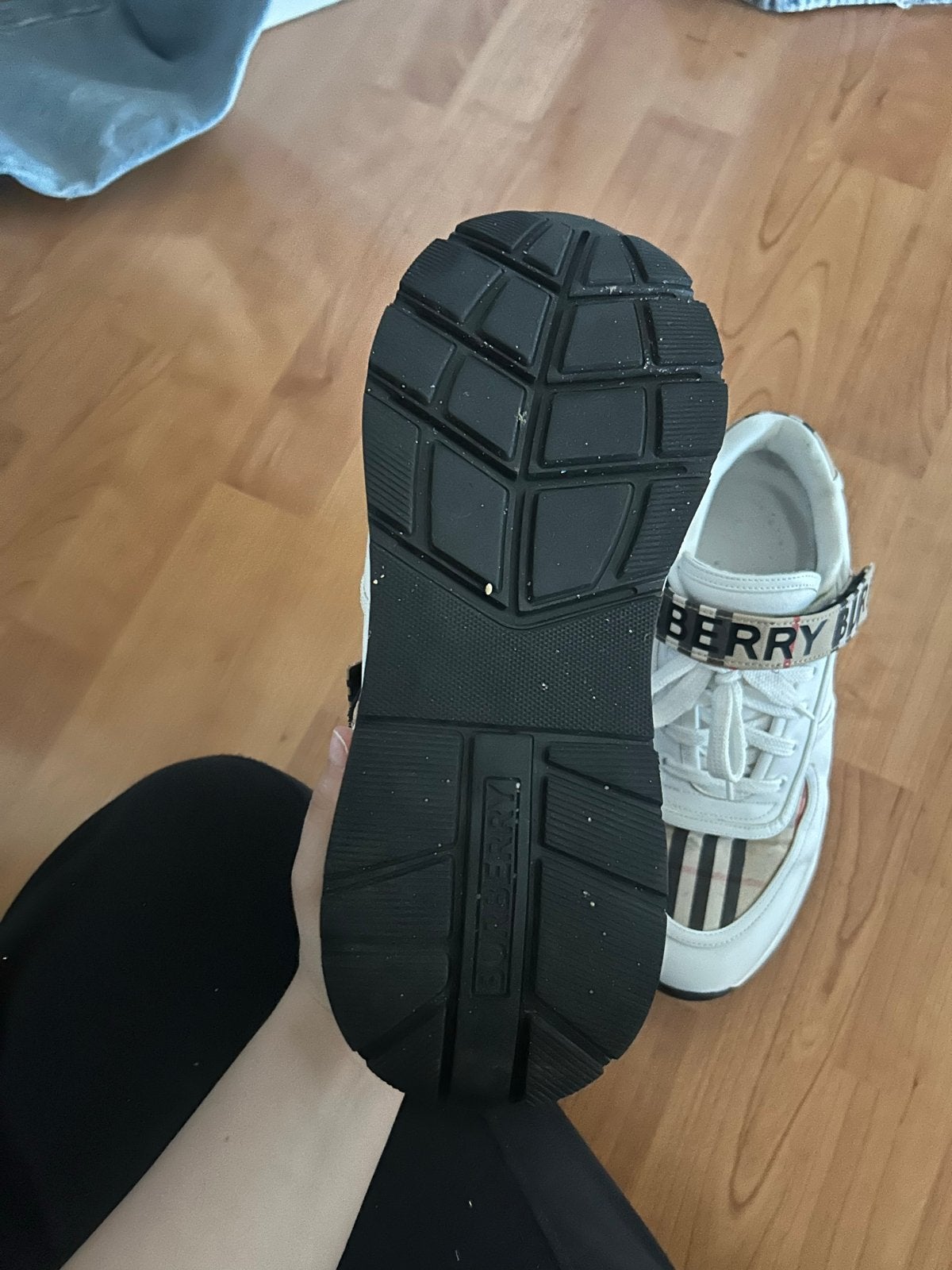 Burberry Sneakers Maat 42 - Zo goed als nieuw, Ophalen of Verzenden, Zo goed als nieuw, Wit, Sneakers of Gympen