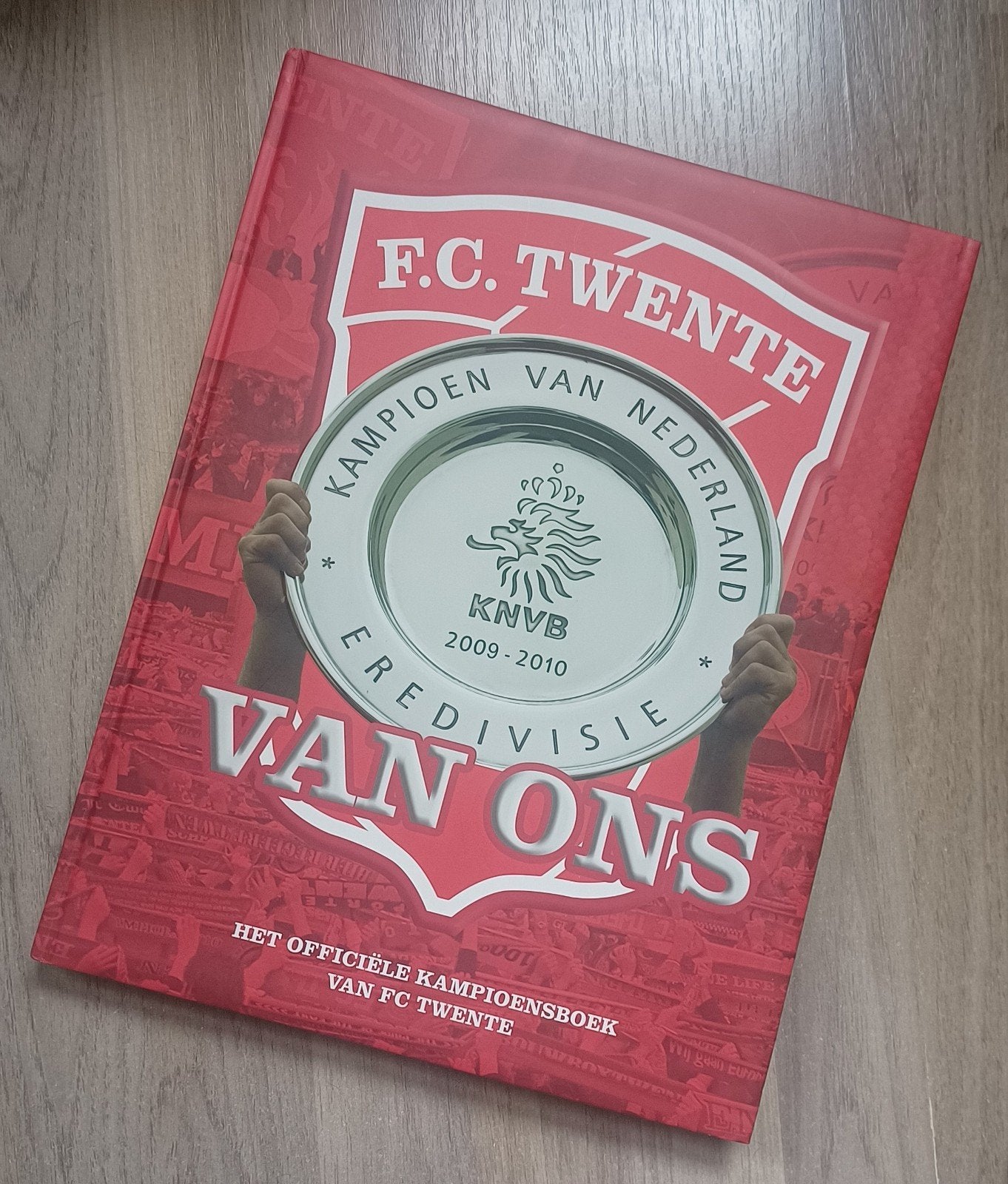 FC Twente Kampioensboek 2009-2010 - Van Ons, Ophalen, Zo goed als nieuw, Overige sporten