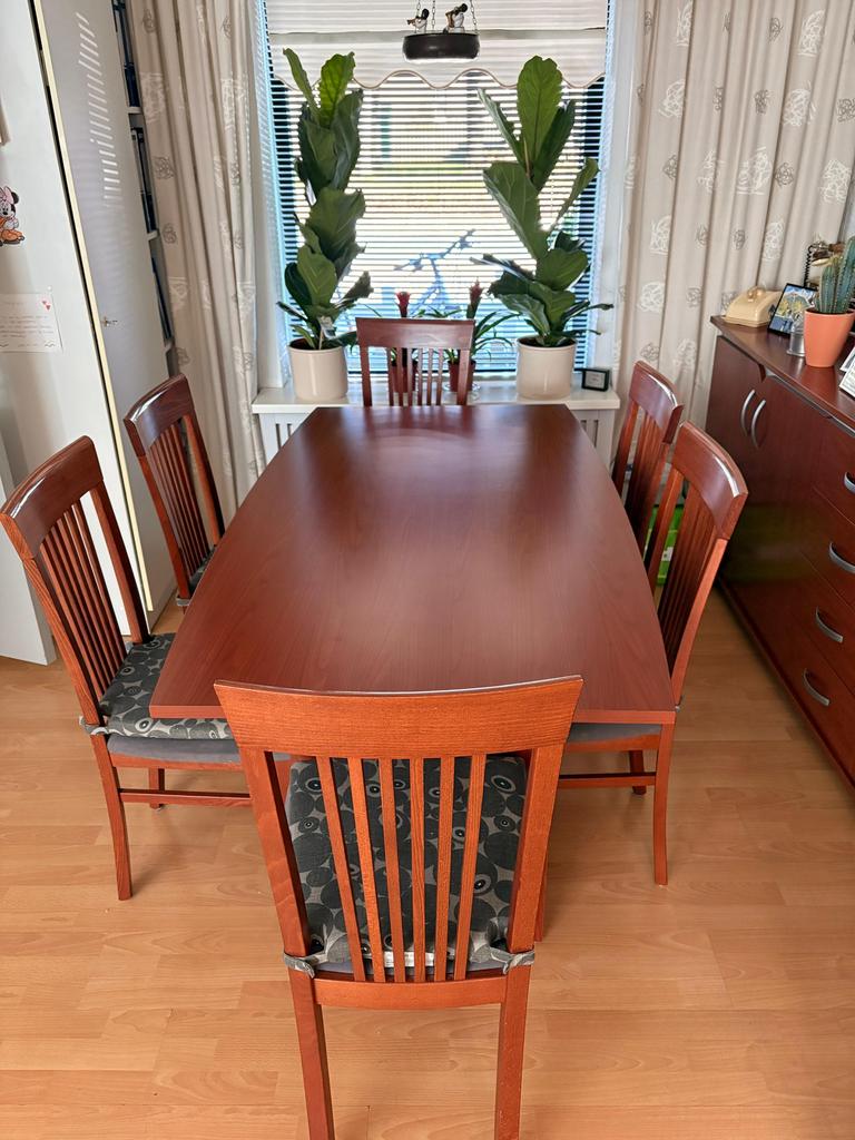 Kersen Eettafel met 6+2 Stoelen, Dressoir en TV Meubel., Ophalen, Zo goed als nieuw