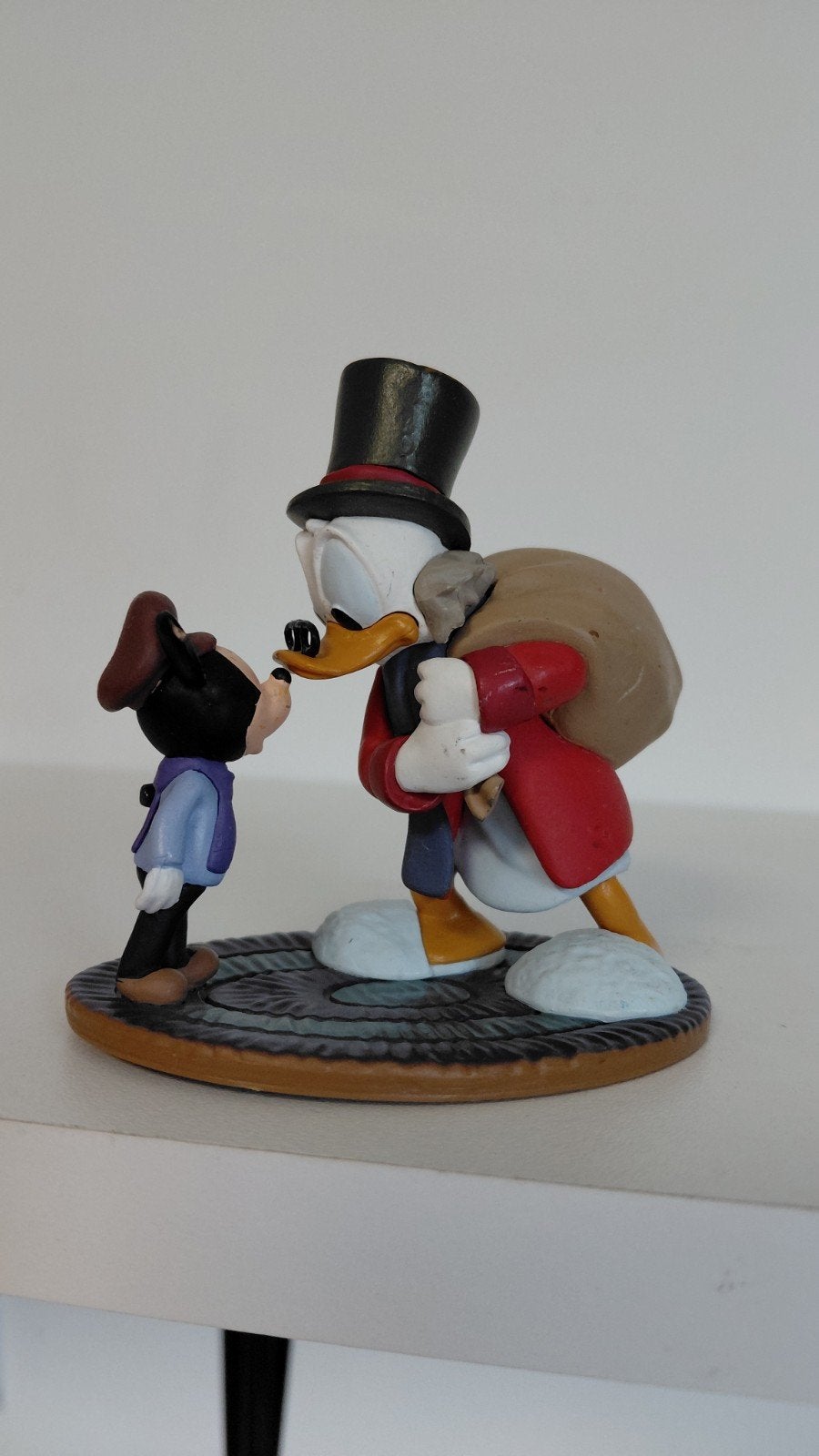 Dagobert duck en Mickey beeldje Disney, Ophalen of Verzenden, Mickey Mouse, Zo goed als nieuw, Beeldje of Figuurtje