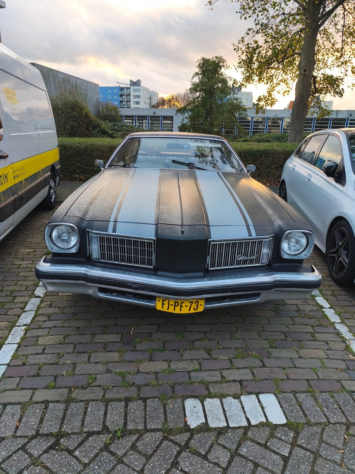 Oldsmobile Cutlass 4.3 v8 AUT lpg 1975 Zwart, Auto's, Oldtimers, Automaat, 4270 cc, Zwart, Particulier