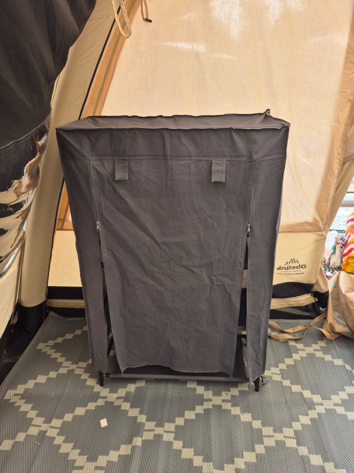 leuke kleding kast voor in de tent of caravan., Ophalen, Zo goed als nieuw