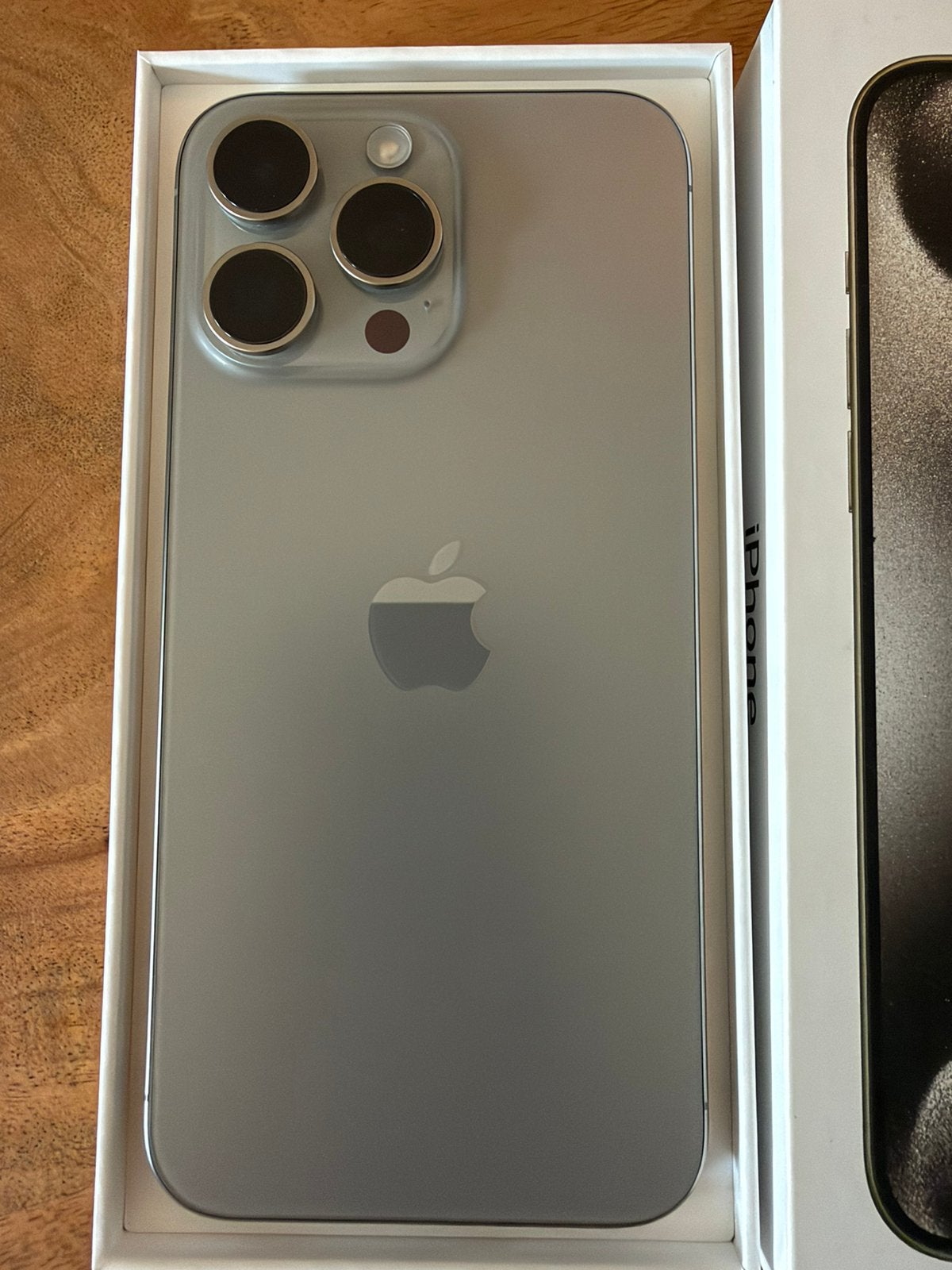 Foto 6 van Iphone 15 Pro Max - Natural Titanium - 256 GB