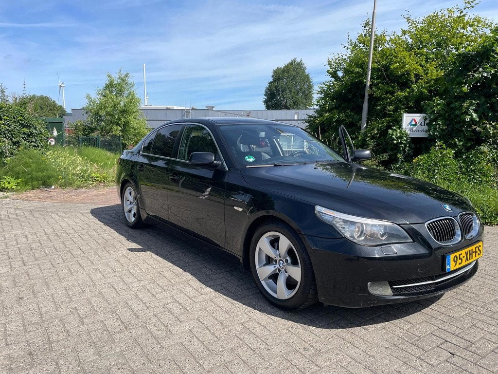 BMW 5-serie 523i Executive Automaat APK 27-06-2027, Auto's, BMW, Achterwielaandrijving, Zwart, Origineel Nederlands, Bedrijf