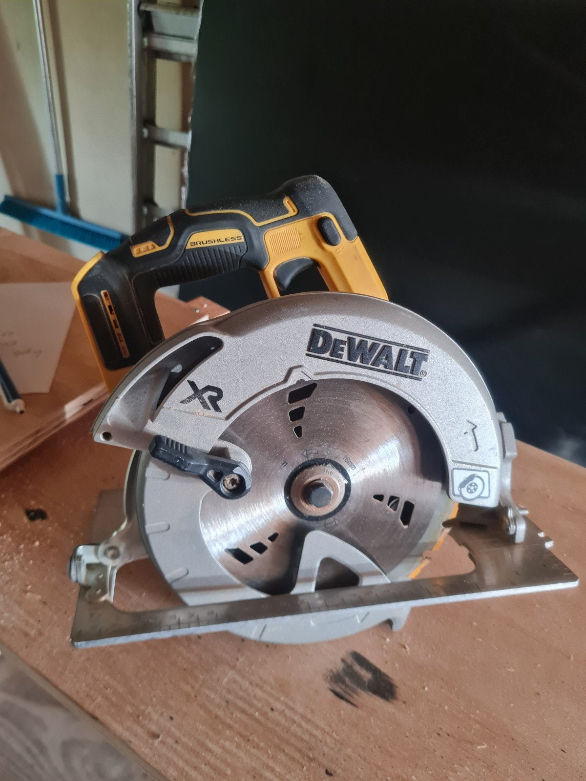 DeWalt DCS570 Cirkelzaag Body - Zo goed als nieuw, Ophalen of Verzenden