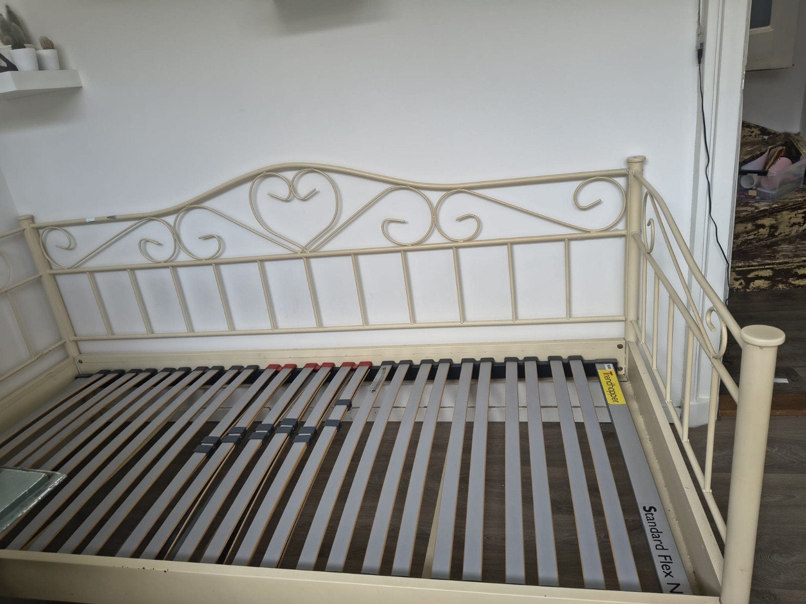 Stalen spijlenbed met ergonomische lattenbodem, Ophalen, Gebruikt, 90 cm, Eenpersoons