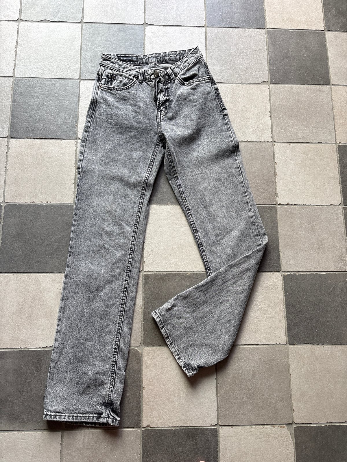 Stradivarius grijze jeans - maat 34 (nieuw), Ophalen of Verzenden, Nieuw, Grijs, W27 (confectie 34) of kleiner