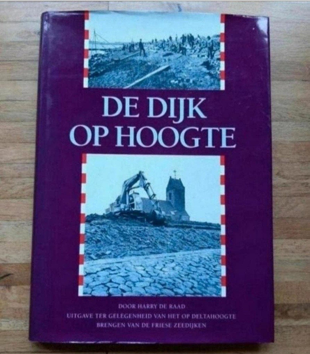 De dijk op hoogte geschiedenis fotoboek en informatie, Ophalen of Verzenden, Zo goed als nieuw