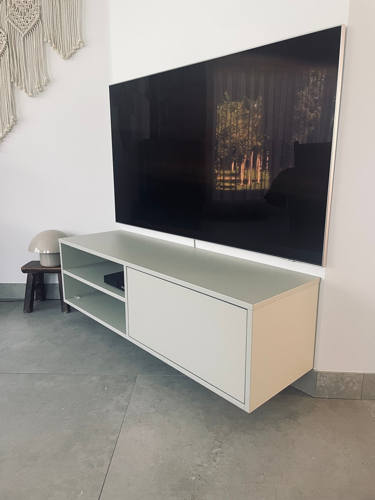 Zwevend TV-meubel met open vak en klep - Sage Green, Ophalen, Gebruikt, 100 tot 150 cm, Minder dan 100 cm